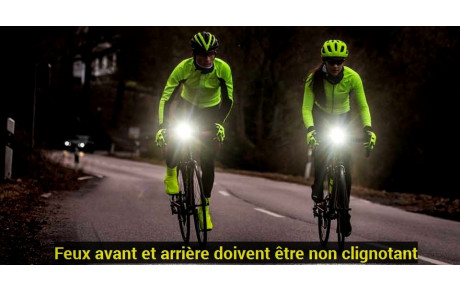 Cyclistes: feux avant et arrière doivent être non clignotant